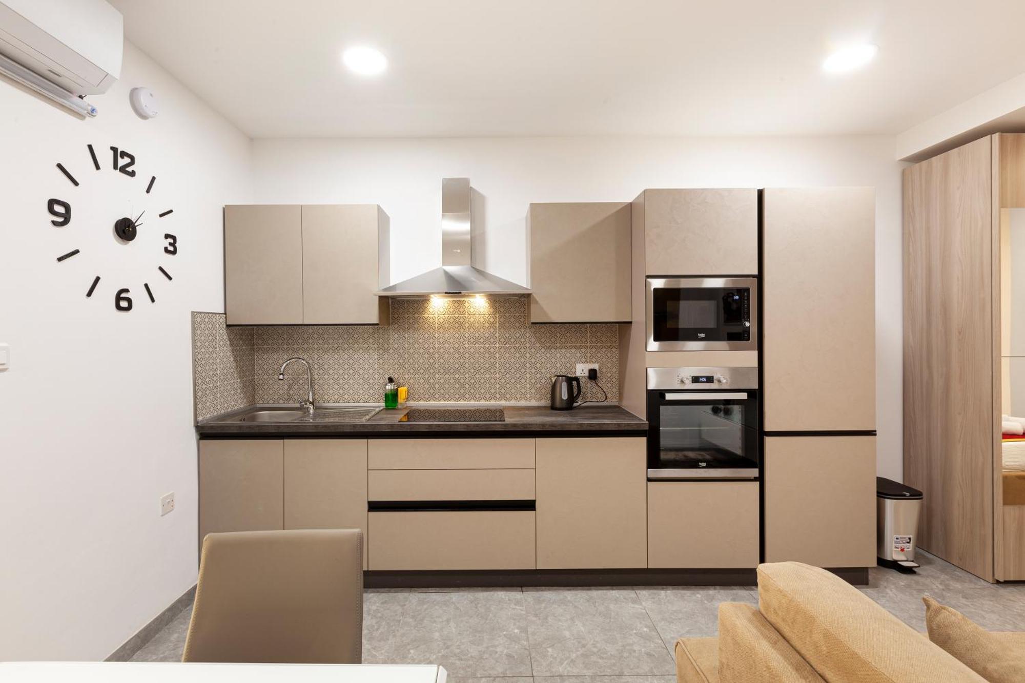 Modern & Lovely Studio - Prime Location Saint Julian's Екстер'єр фото