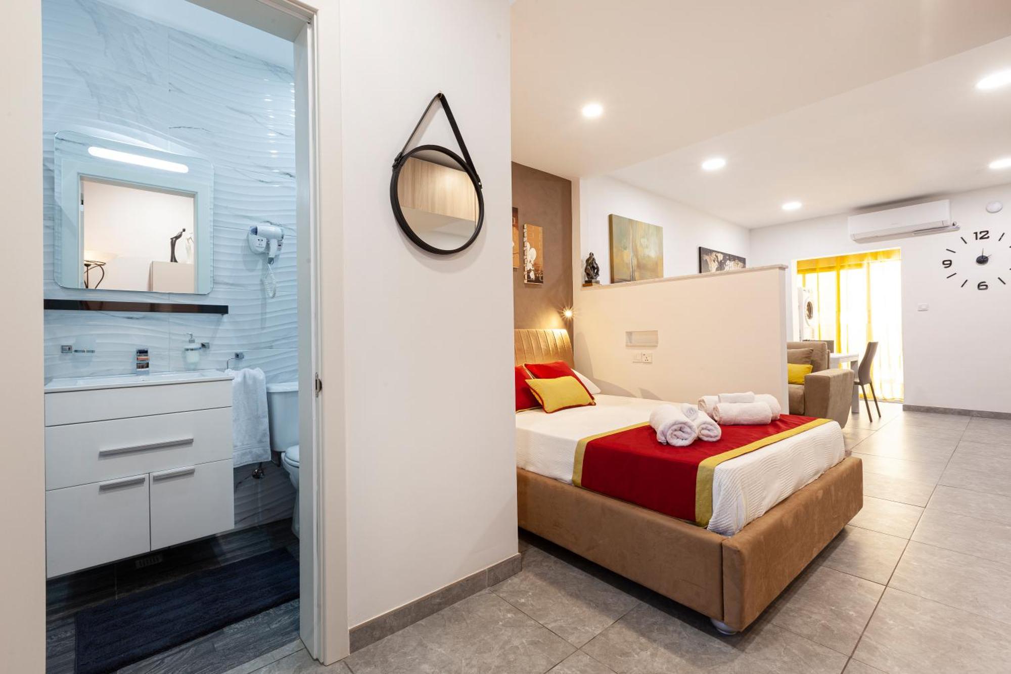 Modern & Lovely Studio - Prime Location Saint Julian's Екстер'єр фото